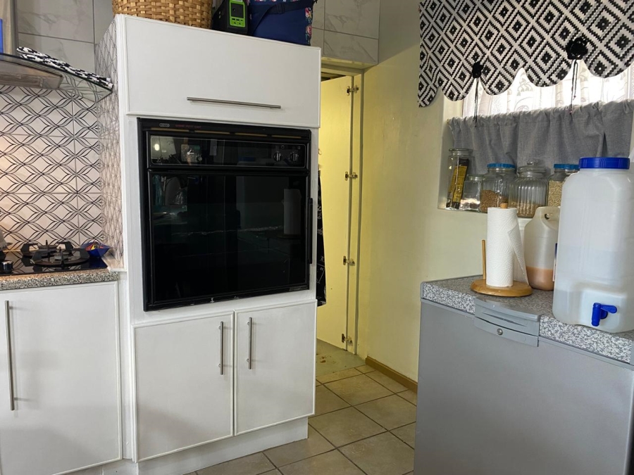 3 Bedroom Property for Sale in Deoville Park Western Cape